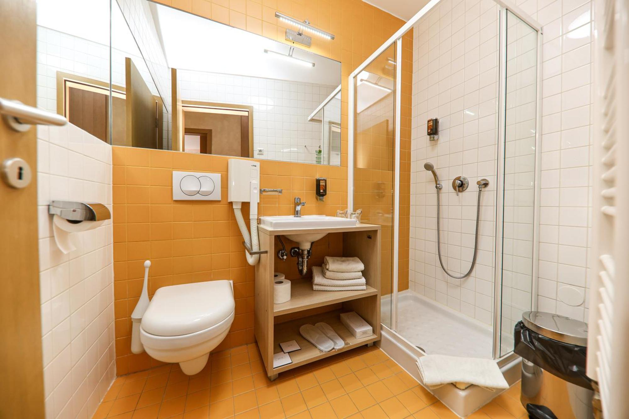Hotel Celjska Koca ツェリェ エクステリア 写真